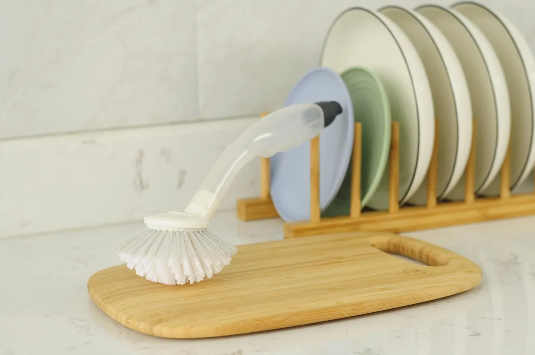 Used for Kitchen Cleaning High Quality Cheap Easily Cleaned Round Dish Brush with Soap Dispenser